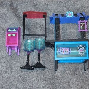 Monster High G3 Playset Bundle Incomplete